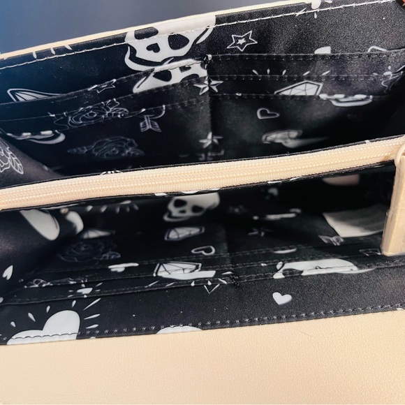 Betsey Johnson Cream Bow Studded Crossbody Bag Gold Chain NWT - Picture 3 of 6